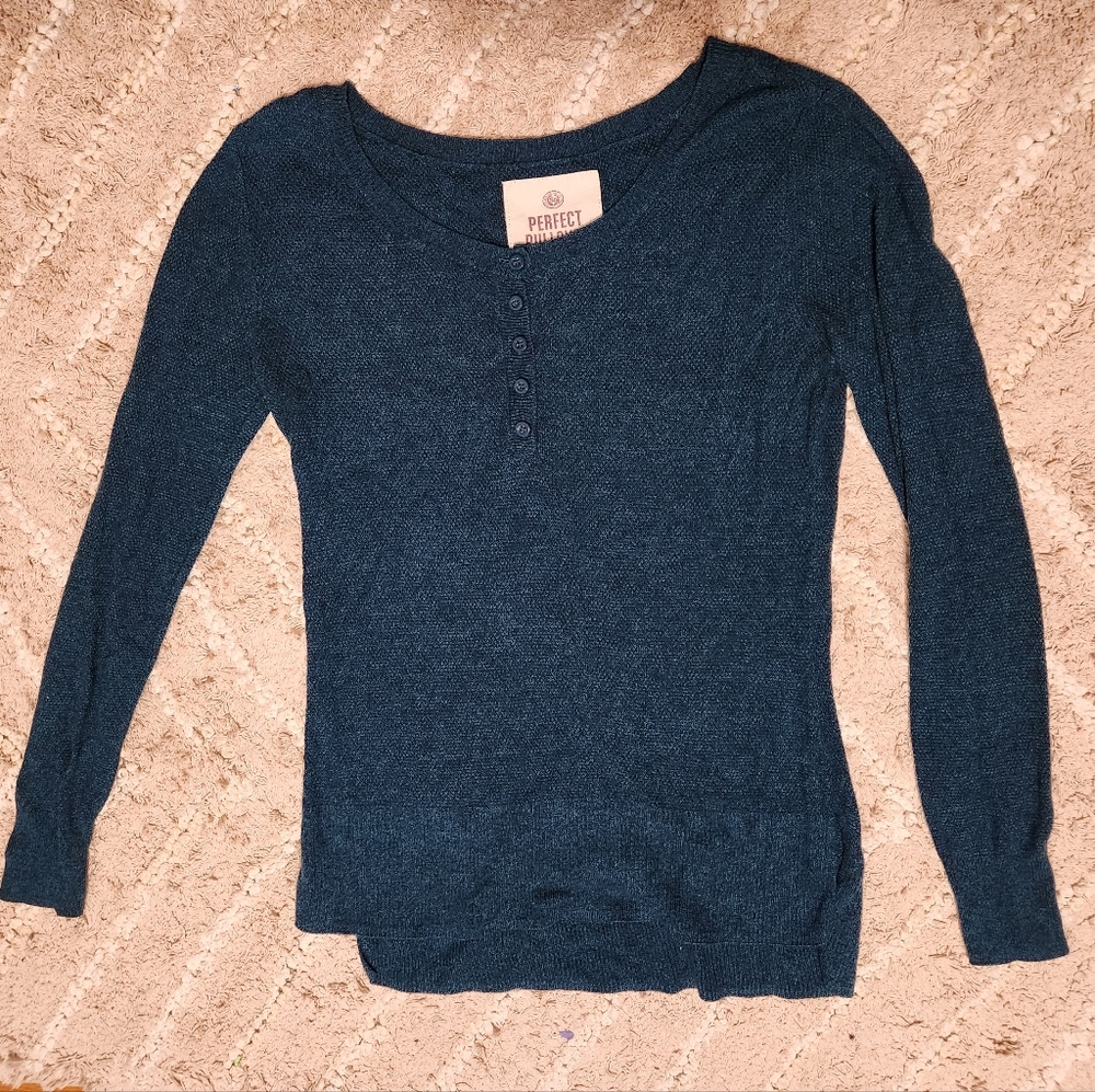 Blue SO Perfect Pullover Sweater Size Small